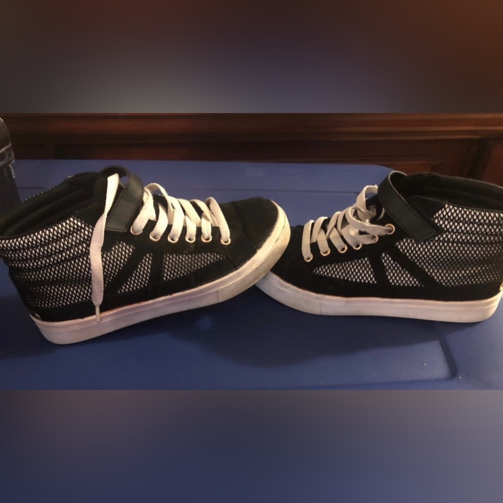 Juicy Couture high top shoes‎